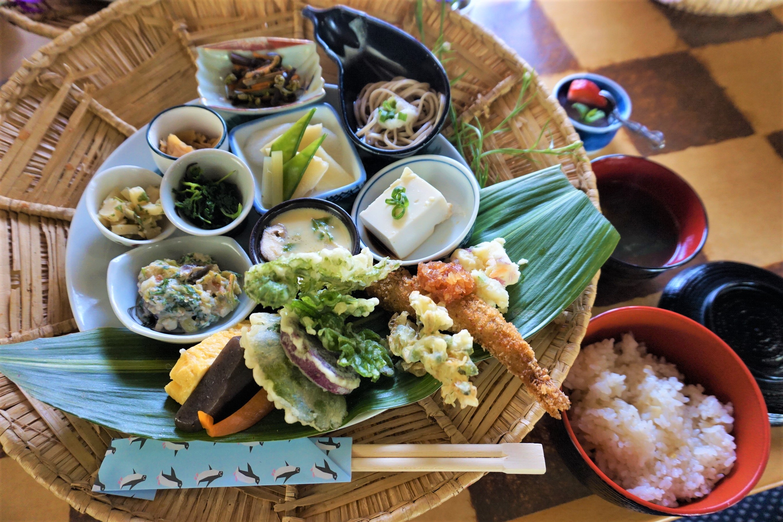 昔のお膳 夢こみち]鹿野で必撮必食の「すげ笠御膳」／鳥取なにたべ！