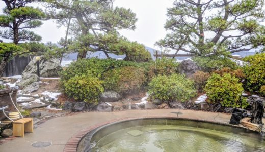 【養生館】東郷湖畔の庭園内にある露天風呂の開放感！／湯梨浜